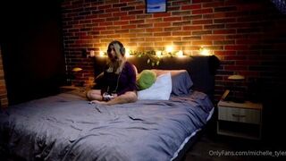 SILLY GAMER GIRL CANT PLAY WARZONE WITH A LUSH IN HER PUSSY - porn video
